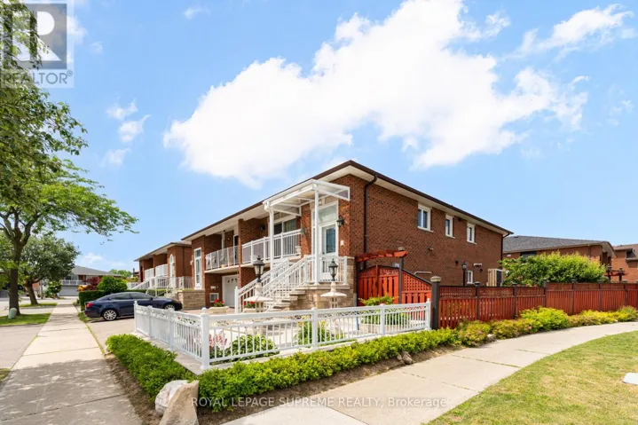 2 DOGLEG COURT, Toronto (York University Heights), Ontario M3J3E7