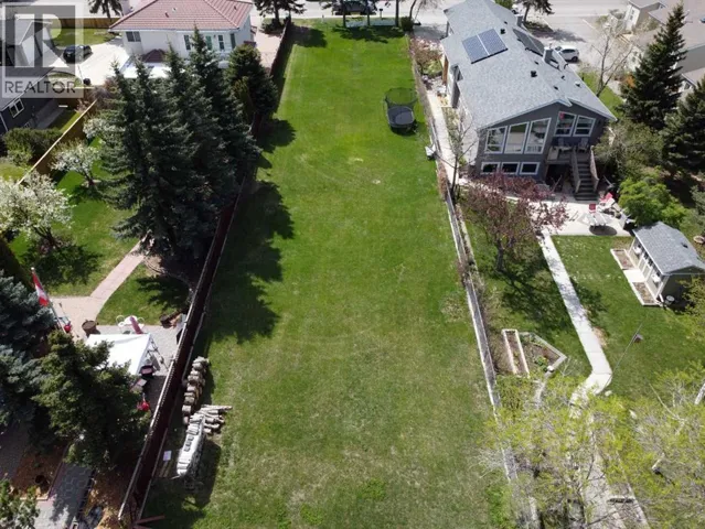 8520 48 Avenue NW, Calgary, Alberta T3B2A6