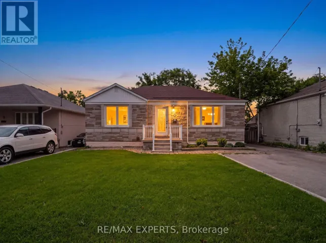 8 PALAMAR ROAD, Toronto (Downsview-Roding-CFB), Ontario M3M1L1