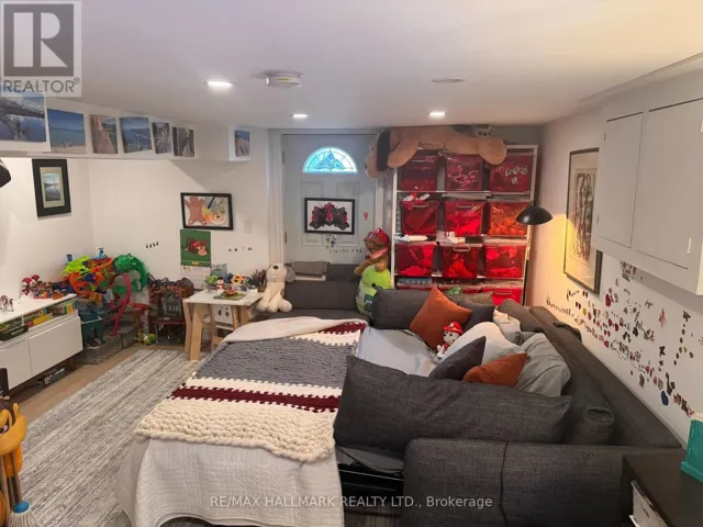 LOWER - 10 HAMILTON STREET, Toronto (South Riverdale), Ontario M4M2C5