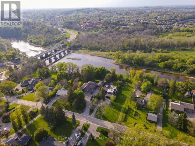 138 RIVERBANK DRIVE, Cambridge, Ontario N3H4R6