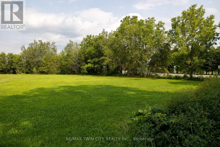 2 KINGS LANE, Brant (Oakland), Ontario N0E1R0