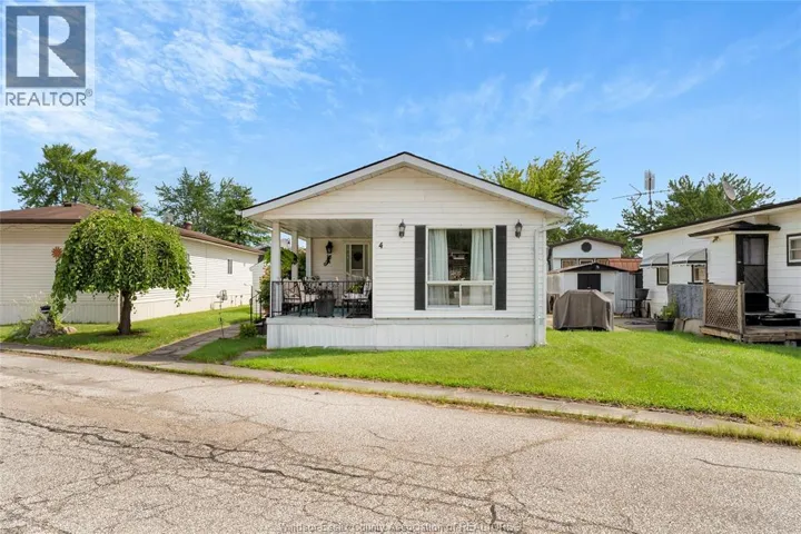 4 ROBIN COURT, Lakeshore, Ontario N8N2V9