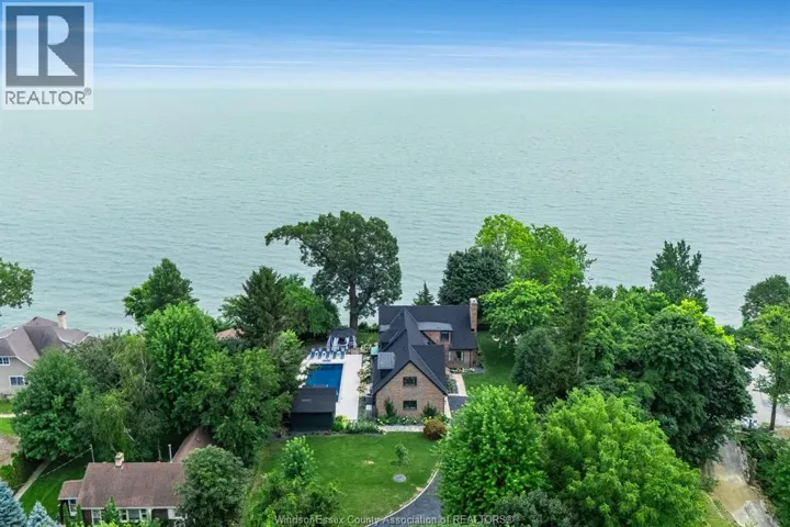24 Bayshore, Leamington, Ontario N8H4A8