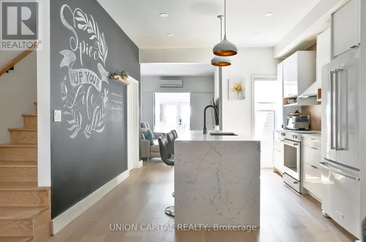 21 ALMA AVENUE, Toronto (Little Portugal), Ontario M6J1N2