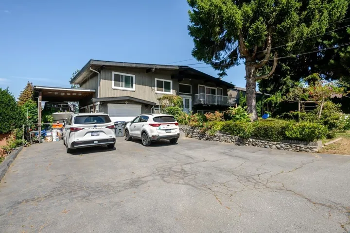 13945 116 AVENUE, Surrey, British Columbia V3R2T3