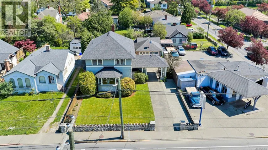 3107 Quadra St, Victoria, British Columbia V8X1E9