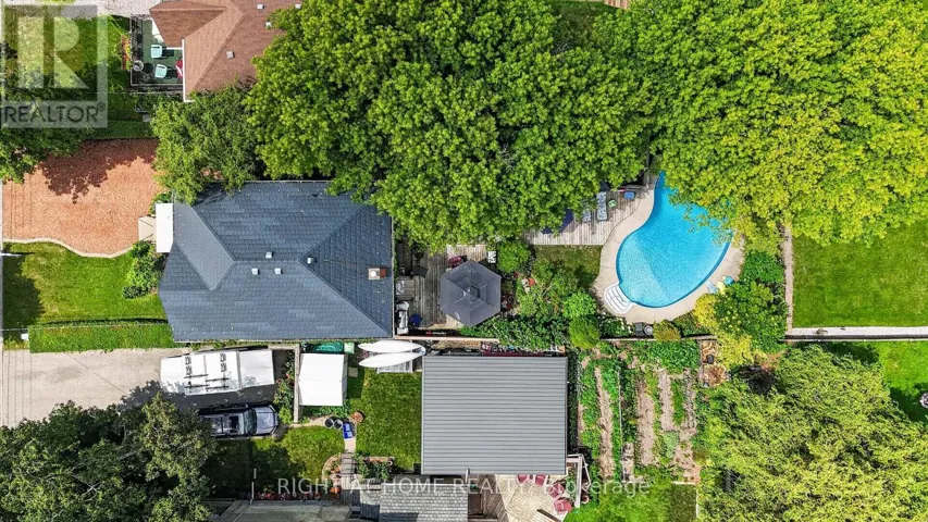 327 WELLINGTON STREET, St. Thomas, Ontario N5R2T2