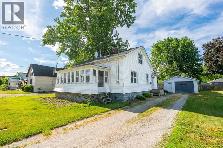 223 King STREET, Wallaceburg, Ontario N8A1H4