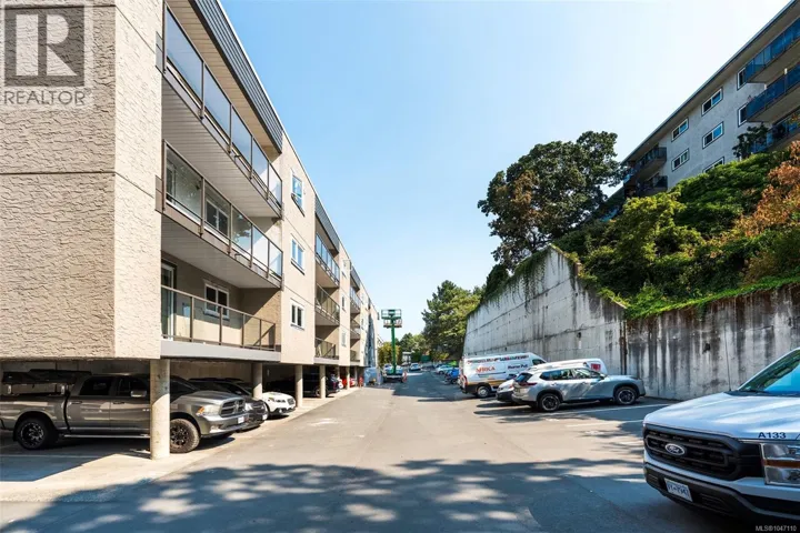 421 3255 Glasgow Ave, Saanich, British Columbia V8X4S4
