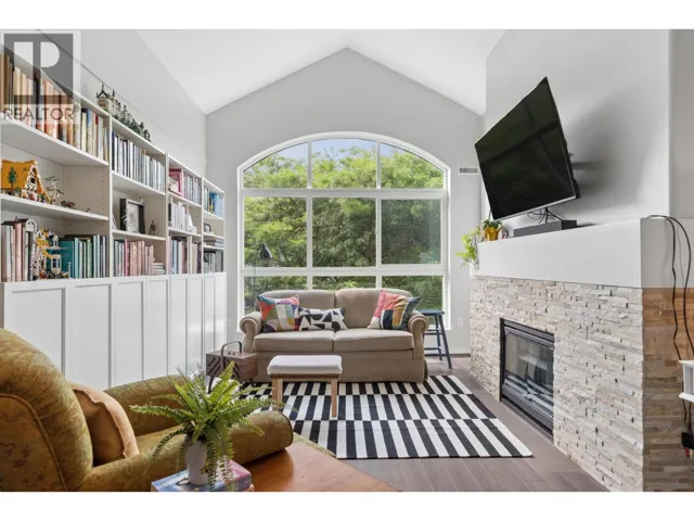 410 5500 LYNAS LANE, Richmond, British Columbia V7C5R5
