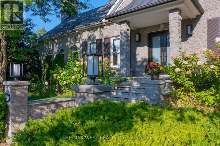 5 HUMBERVIEW DRIVE, Vaughan (Islington Woods), Ontario L4H1B1