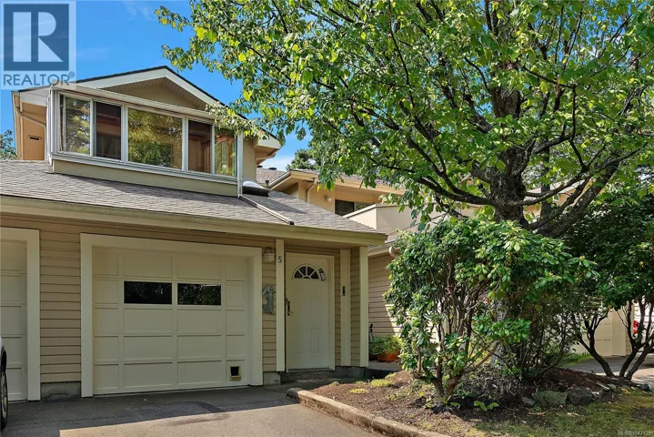 5 909 Admirals Rd, Esquimalt, British Columbia V9A2P1