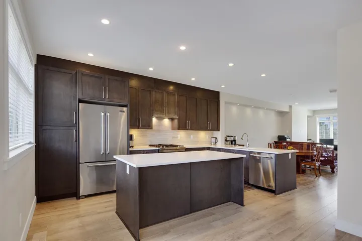 16439 24 AVENUE, Surrey, British Columbia V3Z0V8