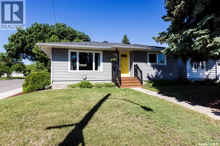 401 R AVENUE N, Saskatoon, Saskatchewan S7L2Y8