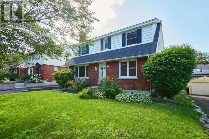 166 WINTHER AVENUE, Ottawa, Ontario K1H6E2