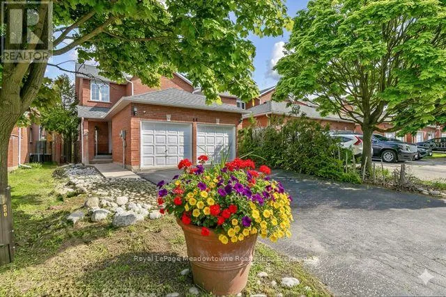 44 CORBETT STREET, Cambridge, Ontario N1T1V5