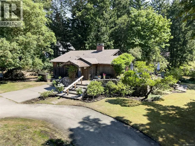 1390 Laurel Rd, North Saanich, British Columbia V8L5K8