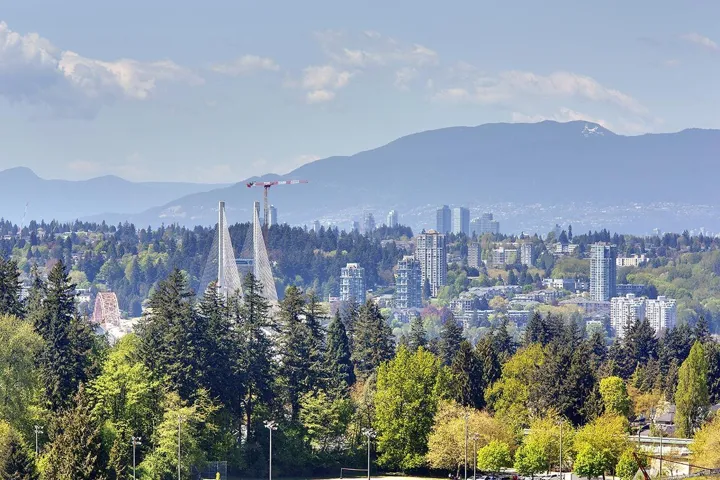 1805 13308 CENTRAL AVENUE, Surrey, British Columbia V3T0M4
