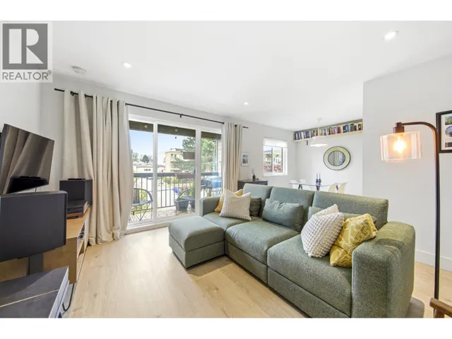 304 1825 W 8TH AVENUE, Vancouver, British Columbia V6J1V9