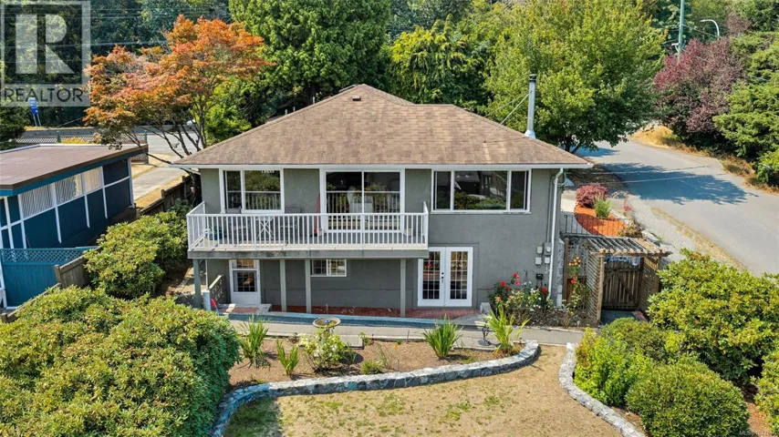 711 Wells Rd, Saanich, British Columbia V8Y1R6