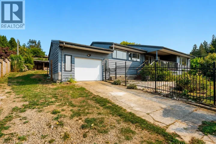6504 MEIER ROAD, Sechelt, British Columbia V7Z0S8