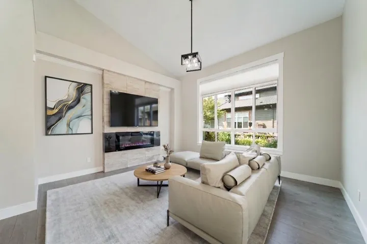 82 17033 FRASER HIGHWAY, Surrey, British Columbia V4N6V2
