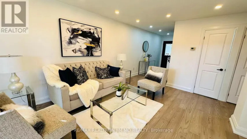 UPPER - 65 HEASLIP TERRACE, Toronto (Tam O'Shanter-Sullivan), Ontario M1T1W8