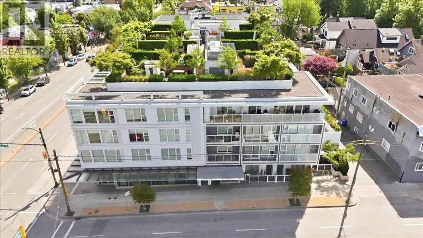 706 E BROADWAY, Vancouver, British Columbia V5T1X9