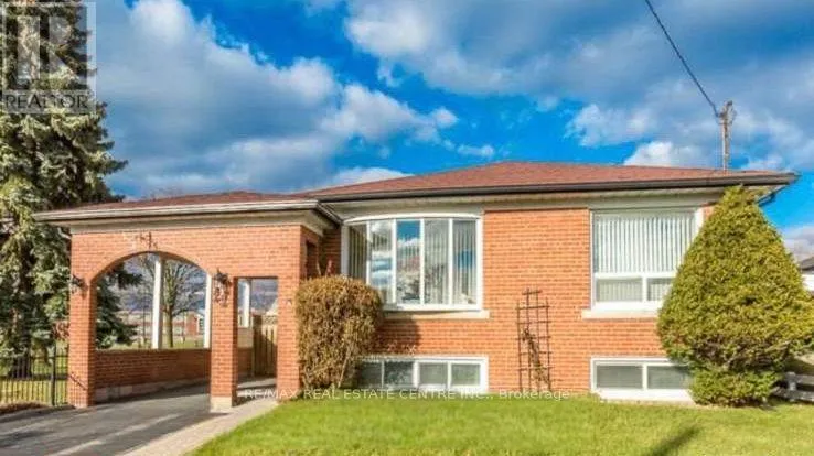 22 BERAN DRIVE, Toronto (Woburn), Ontario M1G1G1