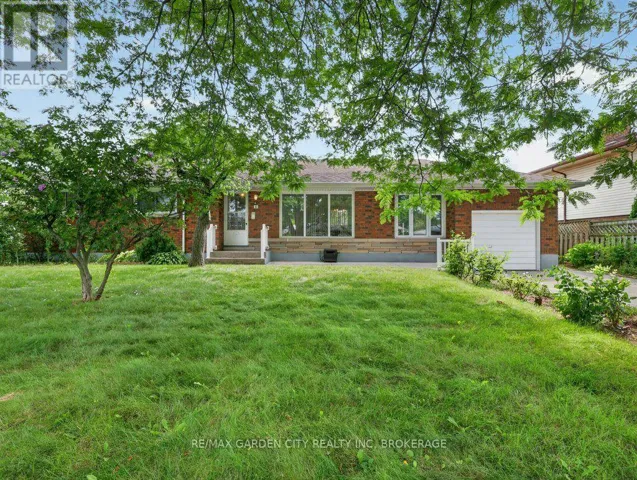 8 CHAMPA DRIVE, St. Catharines (Vine/Linwell), Ontario L2M3K2