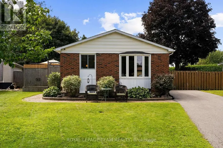 27 BALLANTRAE WAY, Ottawa, Ontario K2L1N3