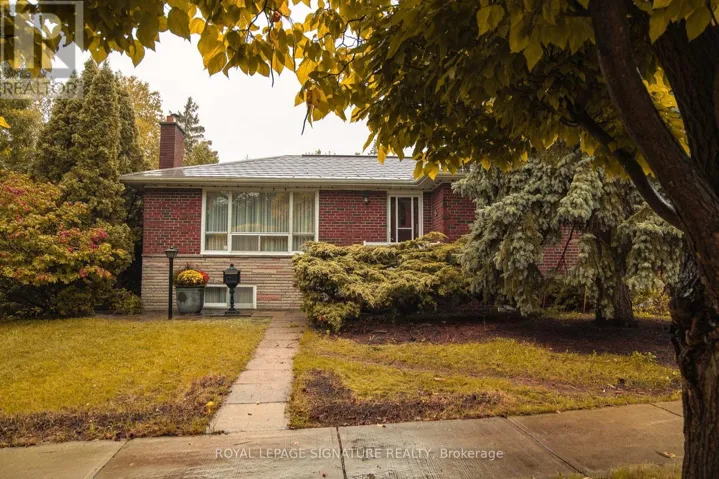 2 BRANTWOOD DRIVE, Toronto (Woburn), Ontario M1H2G6