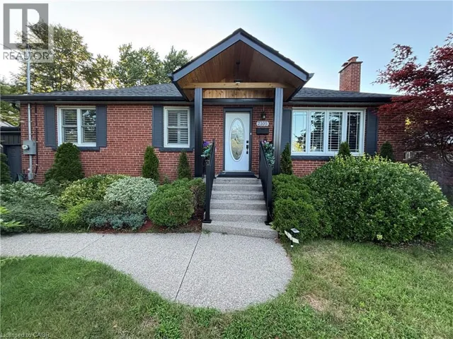 2105 MAPLEWOOD Drive, Burlington, Ontario L7R2C6
