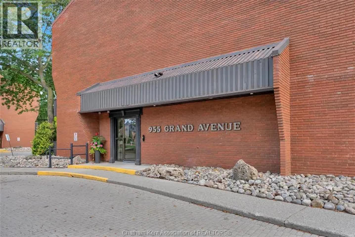 955 GRAND AVENUE West Unit# 109, Chatham, Ontario N7L1Z9