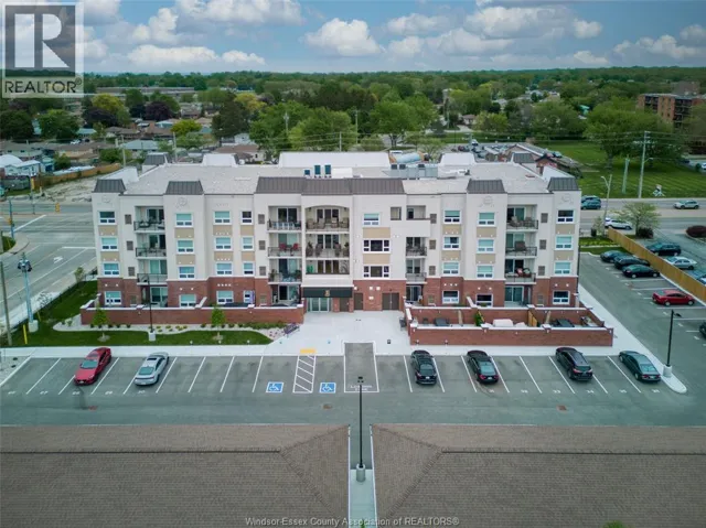 7887 EDGAR Unit# 401, Windsor, Ontario N8S0B3