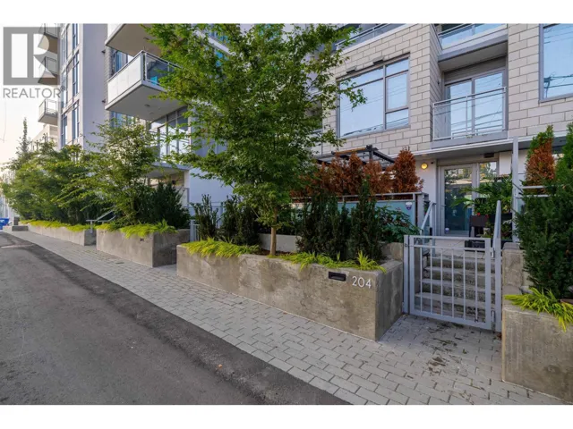 204 2435 KINGSWAY, Vancouver, British Columbia V5R5G8
