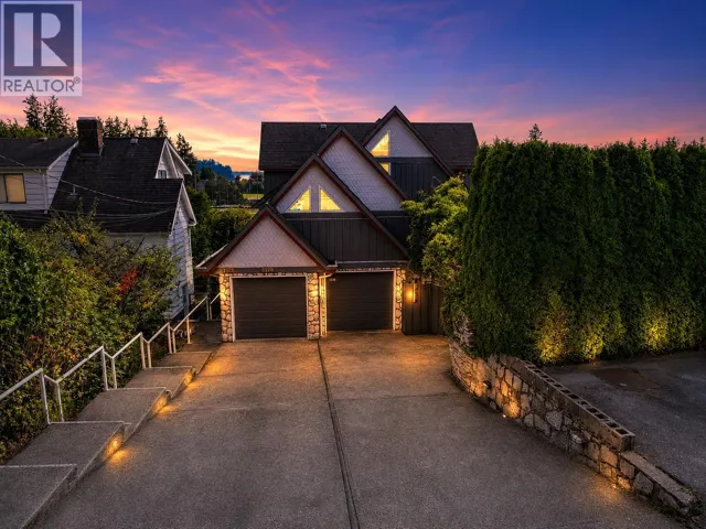 1128 ESPLANADE AVENUE, West Vancouver, British Columbia V7T1G3