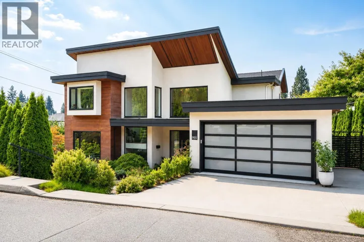 955 FOREST HILLS DRIVE, North Vancouver, British Columbia V7R1N4