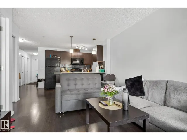 3353 16A AV NW, Edmonton, Alberta T6T0V4