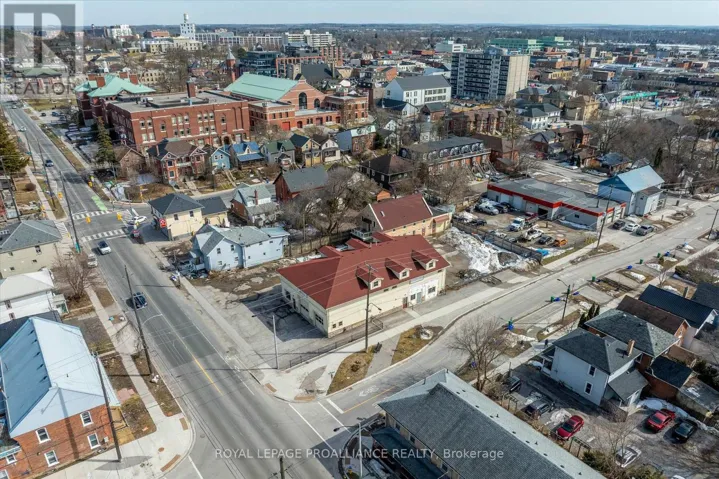 UPPER UNIT - 255 MCDONNEL STREET S, Peterborough (Town Ward 3), Ontario K9H2W2