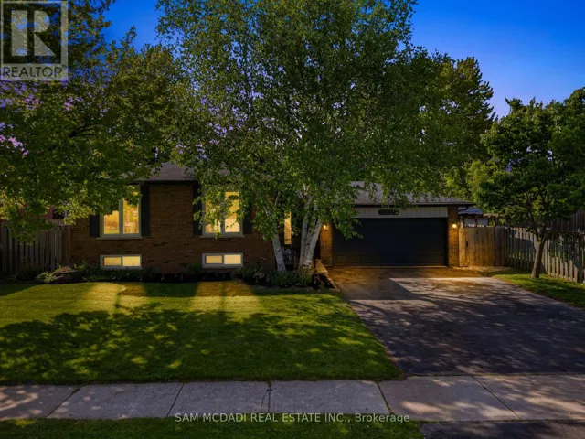 32 MILVERTON CLOSE, Hamilton (Waterdown), Ontario L8B0A9