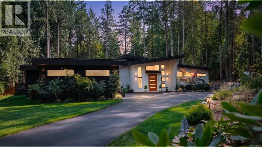 867 Bradley Dyne Rd, North Saanich, British Columbia V8L5H1
