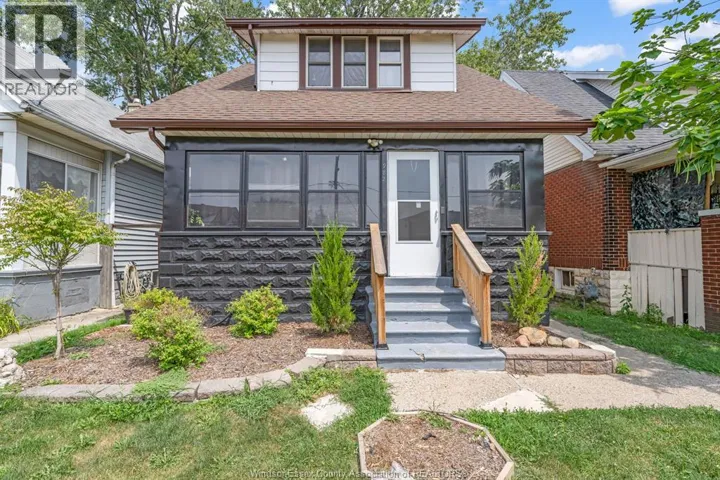 982 ELM AVENUE, Windsor, Ontario N9A5H5