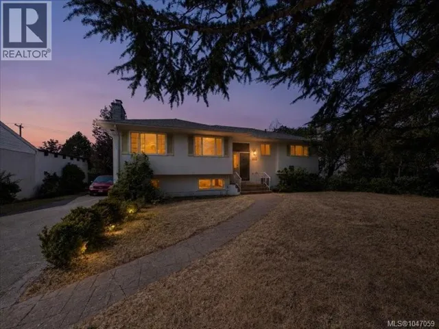 3512 Henderson Rd, Oak Bay, British Columbia V8P5B1