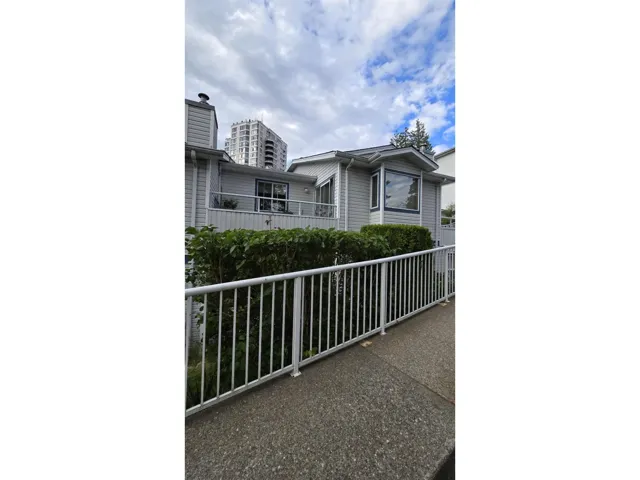 201 13863 100 AVENUE, Surrey, British Columbia V3T5P5