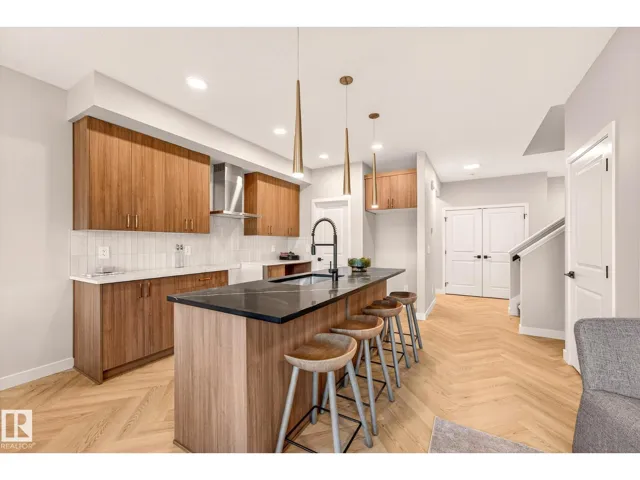 8297 Kiriak LO SW, Edmonton, Alberta T6W5S2