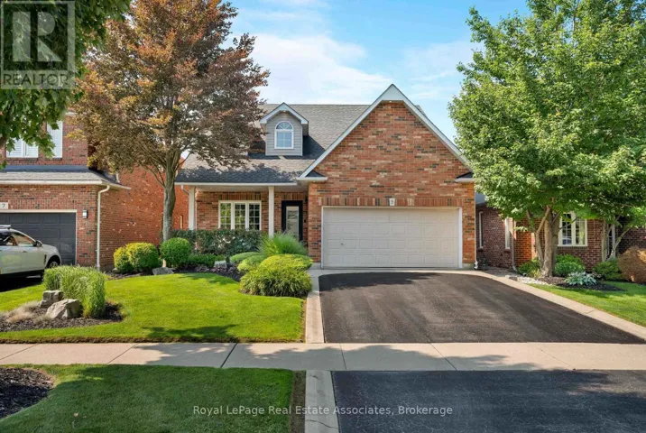 5 VOLTERRA COURT, Hamilton (Waterdown), Ontario L8B0K7