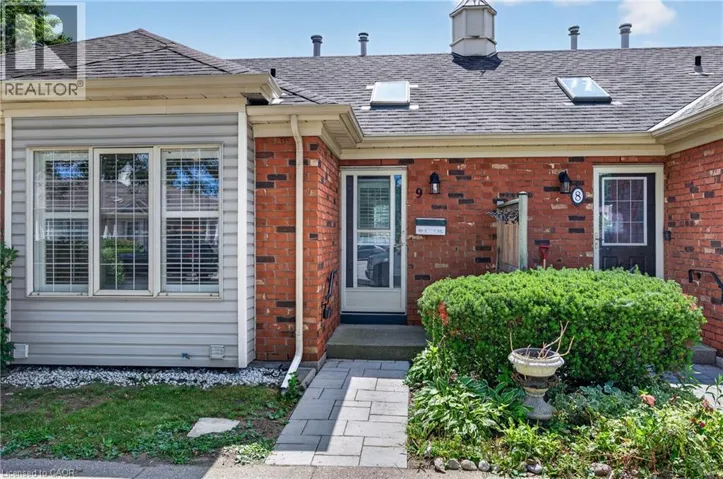 175 FIDDLERS GREEN Road Unit# 9, Hamilton, Ontario L9G4X7