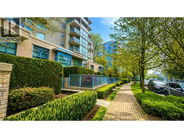 601 9266 UNIVERSITY CRESCENT, Burnaby, British Columbia V5A4Z1